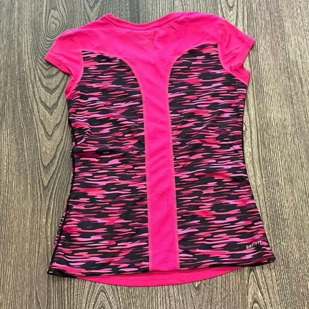 Nike Women’s Dri-Fit T-Shirt Cap Sleeve Crew Neck  Camo Print Pink Size XS